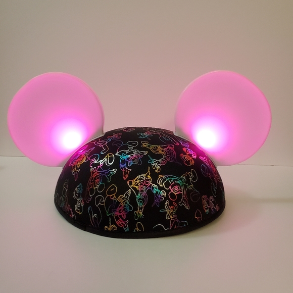 🎆 Disney Parks - Mickey Ears hat - light up glow with the show 🎆 - Picture 2 of 10
